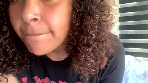 Snapshot of curlygoddess777 chatting on October 20, 7:03 pm curlygoddess777 online show from October 20, 7:03 pm
