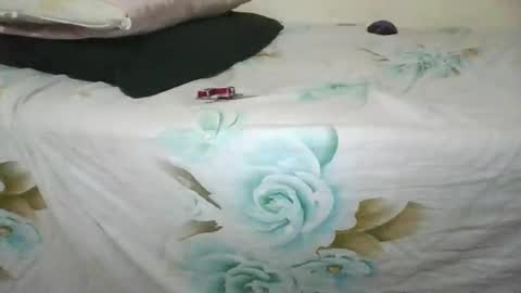 Snapshot of curvey_brown_girl chatting on May 23, 8:35 pm curvey_brown_girl online show from May 23, 8:35 pm
