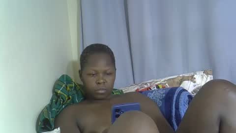 Snapshot of curvy294 chatting on April 29, 12:05 am SALLY online show from April 29, 12:05 am