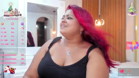 Snapshot of curvy_beauty_ chatting on December 11, 5:37 pm  Hanna  online show from December 11, 5:37 pm