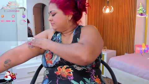Snapshot of curvy_beauty_ chatting on December 20, 11:21 am  Hanna  online show from December 20, 11:21 am