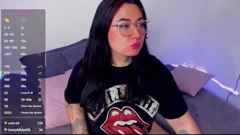 Snapshot of curvybaddie chatting on January 8, 7:21 am A online show from January 8, 7:21 am