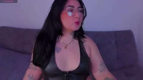 Snapshot of curvybaddie chatting on April 6, 5:47 pm A online show from April 6, 5:47 pm