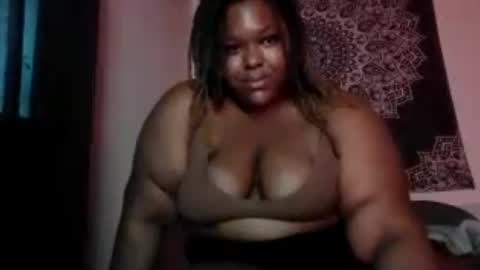 Snapshot of curvybcelinemixe chatting on June 17, 6:42 pm Cline online show from June 17, 6:42 pm