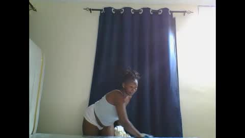 Snapshot of curvybootyj chatting on February 4, 1:56 am CuteJJudy online show from February 4, 1:56 am