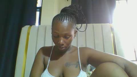 Snapshot of curvybootyj chatting on February 12, 6:19 am CuteJJudy online show from February 12, 6:19 am