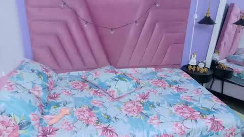 Snapshot of curvybrunnete chatting on December 16, 12:43 pm curvybrunnete online show from December 16, 12:43 pm