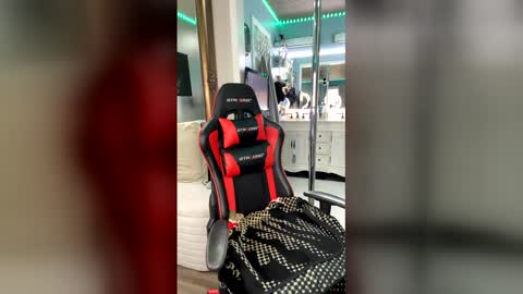 curvyfunlover online show from March 24, 1:27 pm