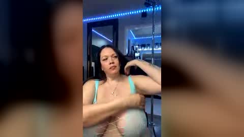 curvyfunlover online show from June 13, 10:02 am