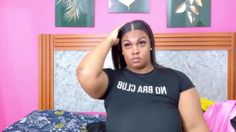 Snapshot of curvyhomebebe chatting on February 15, 11:52 am curvyhomebebe online show from February 15, 11:52 am