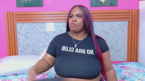 Snapshot of curvyhomebebe chatting on April 11, 7:29 pm curvyhomebebe online show from April 11, 7:29 pm