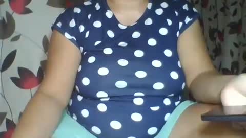 Snapshot of curvyladyxx289 chatting on October 24, 8:05 pm curvyladyxx289 online show from October 24, 8:05 pm