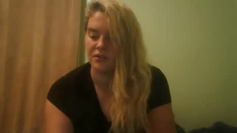 curvymom2025 online show from November 5, 12:43 am