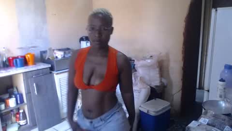 Snapshot of curvypear76x chatting on December 4, 7:17 am curvypear76x online show from December 4, 7:17 am