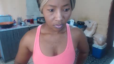 Snapshot of curvypear76x chatting on January 20, 7:15 am curvypear76x online show from January 20, 7:15 am