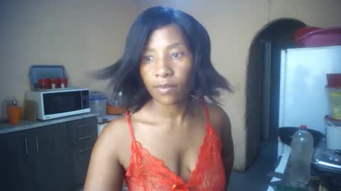 Snapshot of curvypear76x chatting on February 9, 9:02 am curvypear76x online show from February 9, 9:02 am