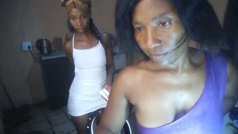 Snapshot of curvypear76x chatting on February 10, 11:03 am curvypear76x online show from February 10, 11:03 am