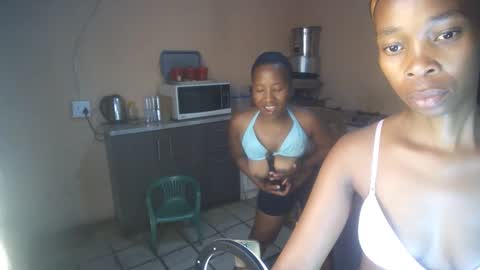 Snapshot of curvypear76x chatting on February 12, 8:20 am curvypear76x online show from February 12, 8:20 am