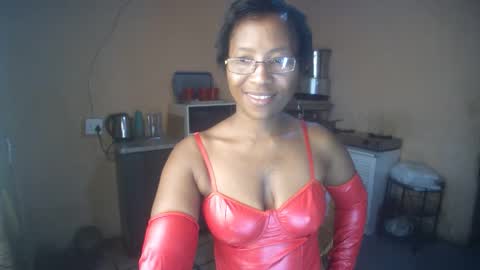 Snapshot of curvypear76x chatting on February 14, 7:27 am curvypear76x online show from February 14, 7:27 am