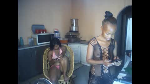 Snapshot of curvypear76x chatting on February 17, 10:12 am curvypear76x online show from February 17, 10:12 am