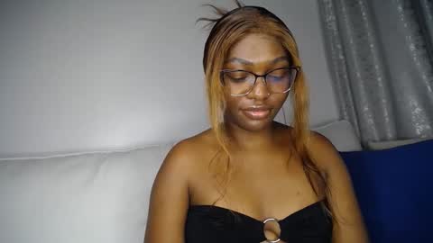 Snapshot of cute_ass18 chatting on April 6, 6:53 pm Liya online show from April 6, 6:53 pm