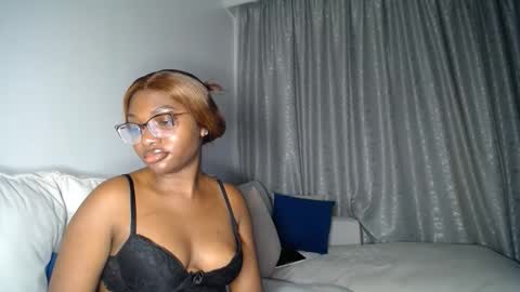 Snapshot of cute_ass18 chatting on April 11, 6:01 pm Liya online show from April 11, 6:01 pm