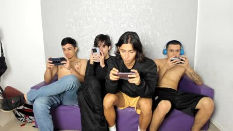 Snapshot of cute_boys18 chatting on January 29, 8:04 pm ARTURO-18 MATIAS-18 NIKOLAY-19 HADES-18 GABO-19 online show from January 29, 8:04 pm