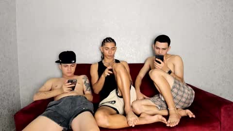 Snapshot of cute_boys18 chatting on February 17, 5:43 pm ARTURO-18 MATIAS-18 NIKOLAY-19 HADES-18 GABO-19 online show from February 17, 5:43 pm