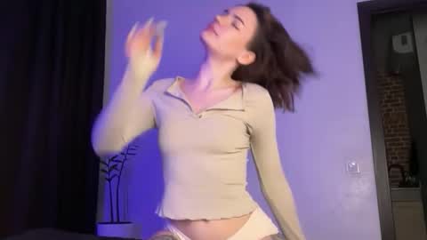 Snapshot of cute_bubbles chatting on April 4, 5:10 pm cute_bubbles online show from April 4, 5:10 pm