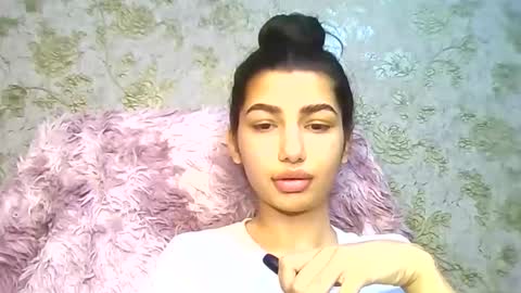 Snapshot of cute_cherry007 chatting on June 9, 7:36 pm Cherry girl online show from June 9, 7:36 pm