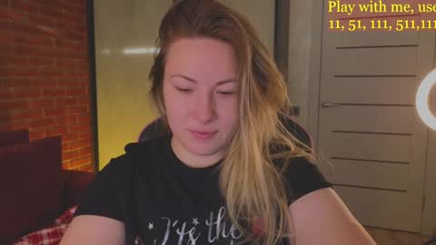 Snapshot of cute_darina chatting on December 18, 5:04 am Everyday stream in the same time online show from December 18, 5:04 am