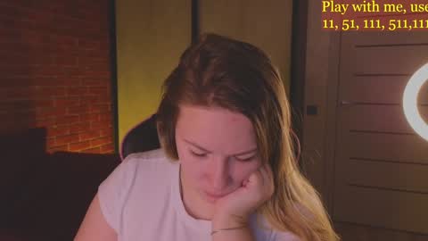 Snapshot of cute_darina chatting on December 20, 1:58 am Everyday stream in the same time online show from December 20, 1:58 am