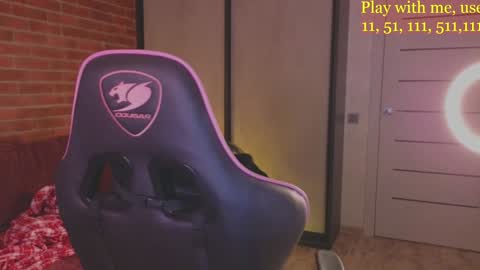 Snapshot of cute_darina chatting on December 24, 1:38 am Everyday stream in the same time online show from December 24, 1:38 am