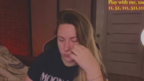 Snapshot of cute_darina chatting on January 28, 1:39 am Everyday stream in the same time online show from January 28, 1:39 am