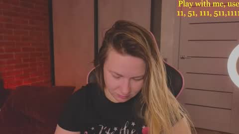 Snapshot of cute_darina chatting on February 12, 2:03 am Everyday stream in the same time online show from February 12, 2:03 am