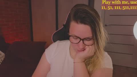 Snapshot of cute_darina chatting on February 12, 5:05 am Everyday stream in the same time online show from February 12, 5:05 am