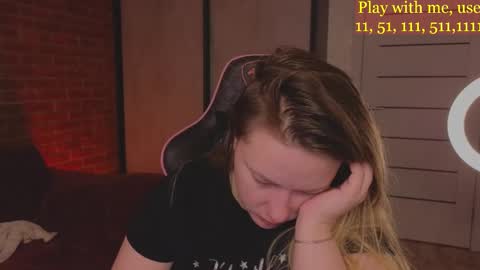 Snapshot of cute_darina chatting on March 1, 1:32 am Everyday stream in the same time online show from March 1, 1:32 am