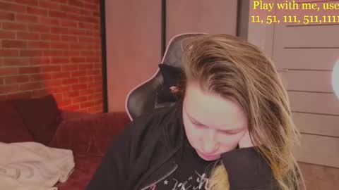 Snapshot of cute_darina chatting on March 2, 1:26 am Everyday stream in the same time online show from March 2, 1:26 am