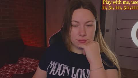 Snapshot of cute_darina chatting on March 7, 1:31 am Everyday stream in the same time online show from March 7, 1:31 am