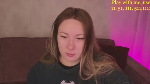 Snapshot of cute_darina chatting on October 9, 1:47 am Everyday stream in the same time online show from October 9, 1:47 am