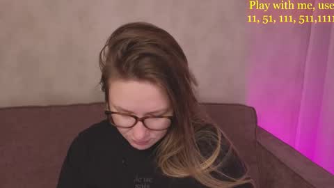 Snapshot of cute_darina chatting on October 19, 3:40 am Everyday stream in the same time online show from October 19, 3:40 am