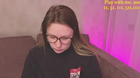 Snapshot of cute_darina chatting on November 7, 1:38 am Everyday stream in the same time online show from November 7, 1:38 am