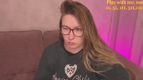 Snapshot of cute_darina chatting on November 22, 1:26 am Everyday stream in the same time online show from November 22, 1:26 am