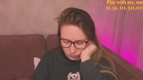 Snapshot of cute_darina chatting on November 26, 1:17 am Everyday stream in the same time online show from November 26, 1:17 am