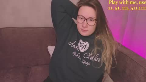 Snapshot of cute_darina chatting on December 15, 5:12 am Everyday stream in the same time online show from December 15, 5:12 am