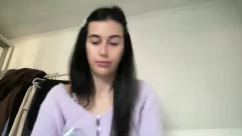 Snapshot of cute_kriss94 chatting on November 7, 1:44 pm cute_kriss94 online show from November 7, 1:44 pm