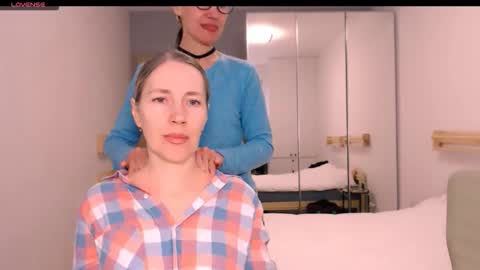 cute_lion_ online show from February 12, 1:28 pm