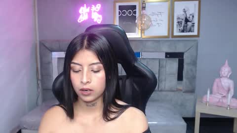 Snapshot of cute_martina_v chatting on October 22, 7:57 pm Martina online show from October 22, 7:57 pm