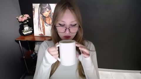 Snapshot of cute_minx chatting on November 24, 7:19 am Veronica online show from November 24, 7:19 am