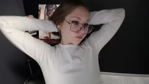 Snapshot of cute_minx chatting on November 27, 7:43 am Veronica online show from November 27, 7:43 am